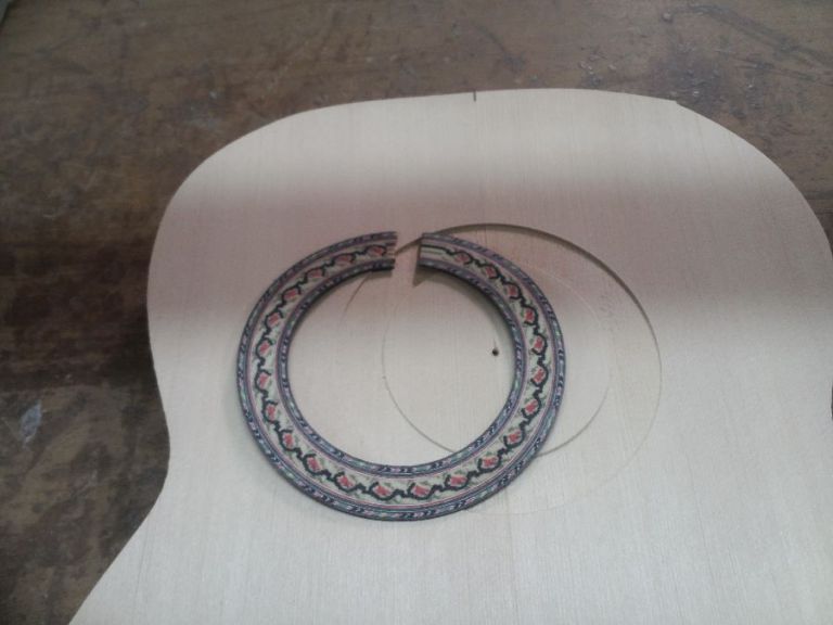 상판제작-사운드홀 장식 접착