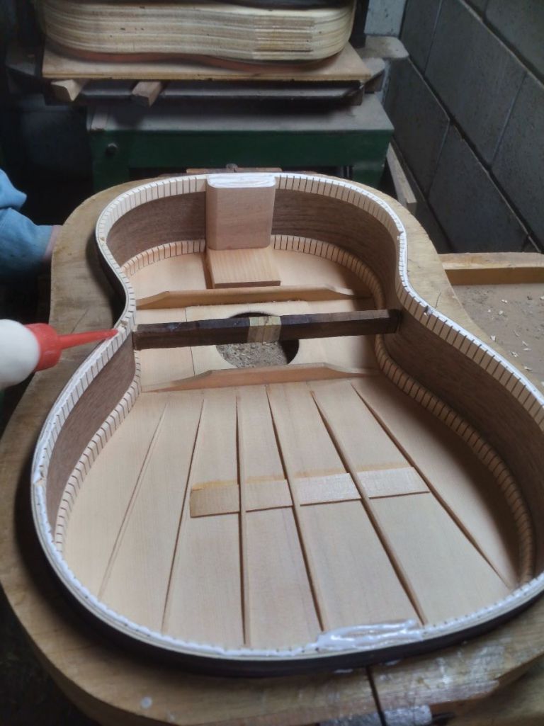 울림통연결-울림통 조립